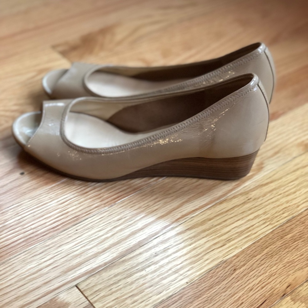 Cole Haan Sadie Nude Patent Open Toe Wedge, 9 EUC